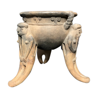 First art, pre-Columbian Nicoya tripod vase Costa Rica