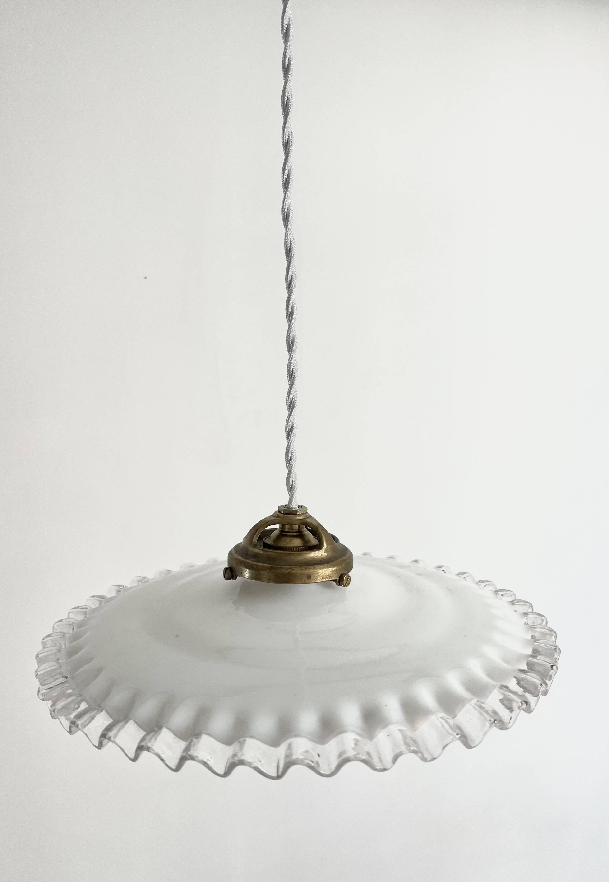 White lace opaline suspension