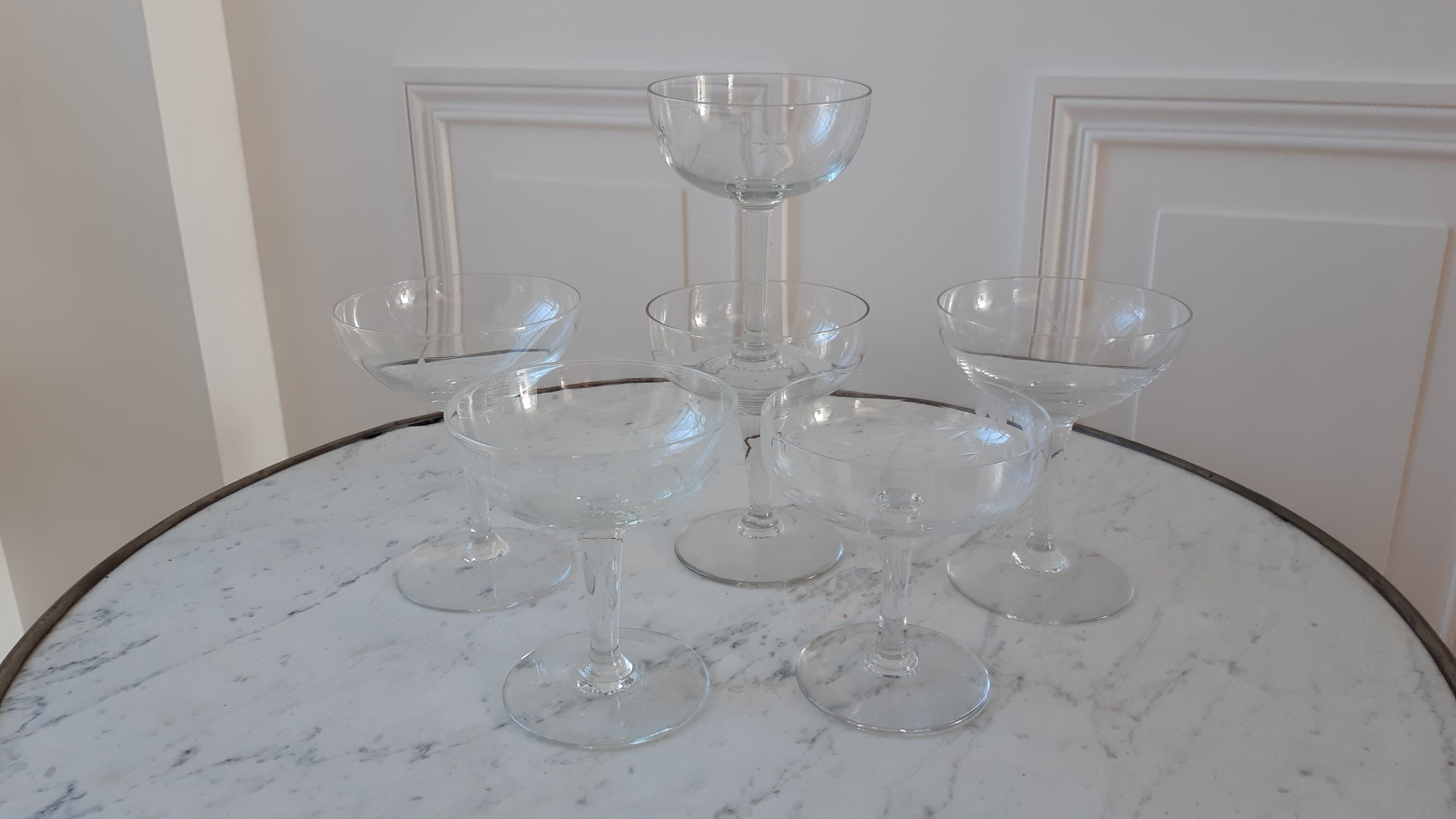 Set of 6 mismatched champagne glasses in crystal engraved years 50-60