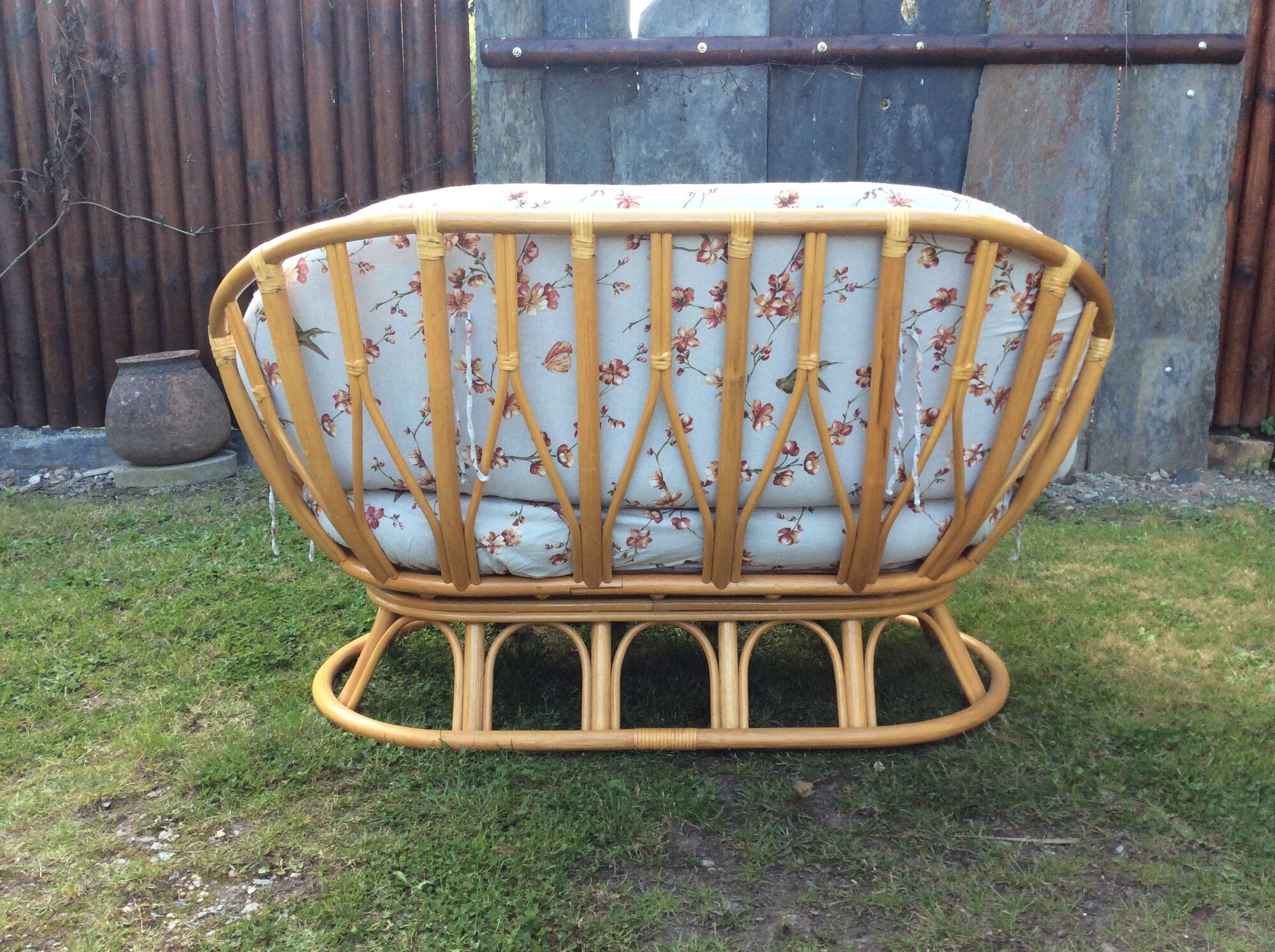 Vintage rattan lounge 1 bench and 2 swivel armchairs in perfect condition.