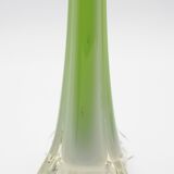 Vase en verre vert