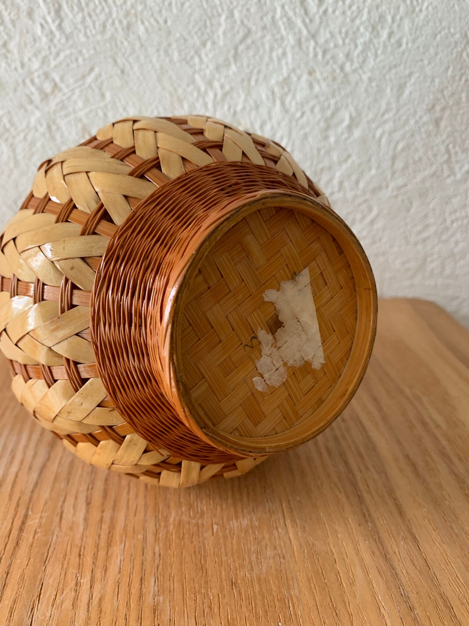 Vase braided natural fibers