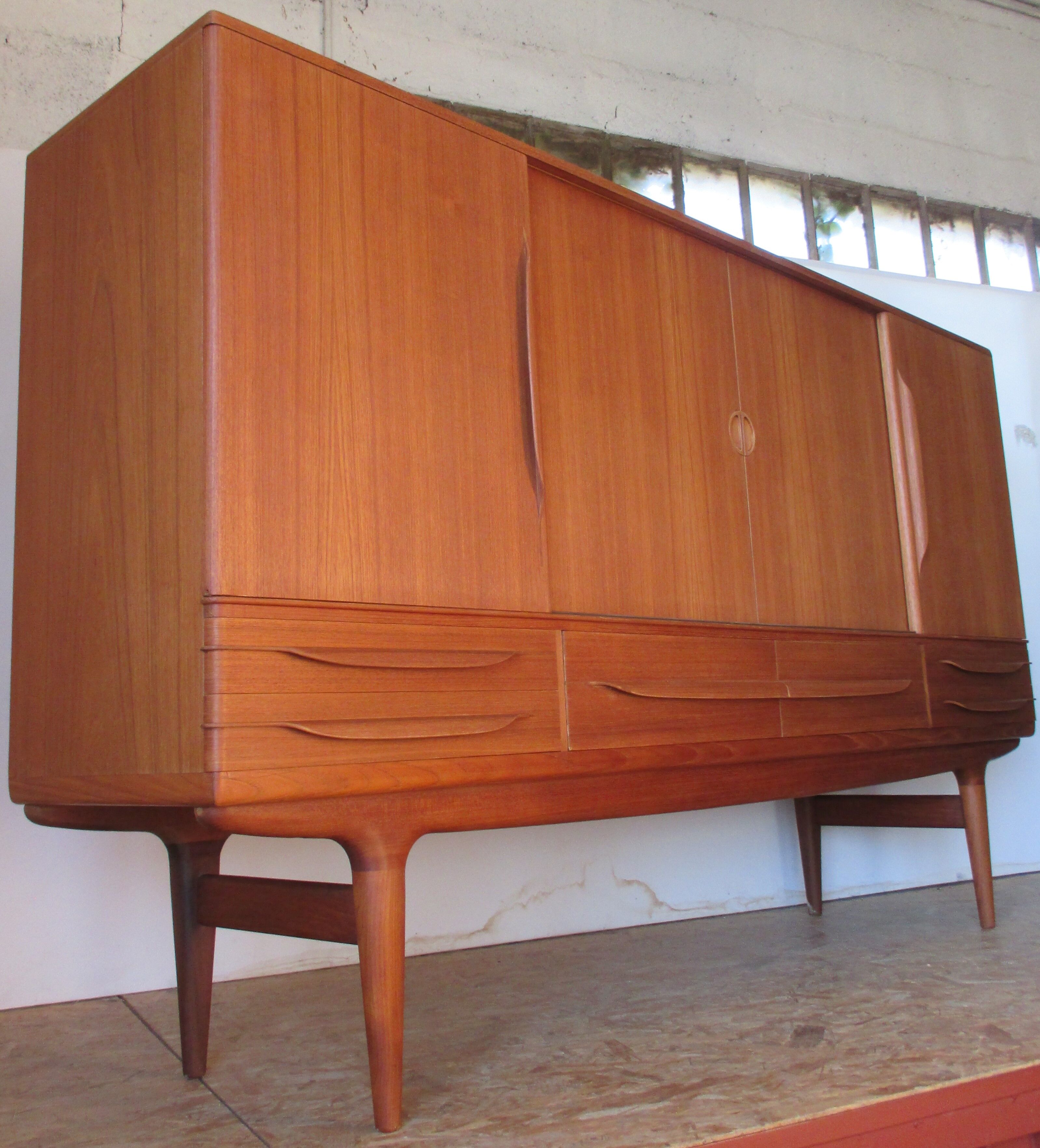 Enfilade haute danoise en teck de Johannes Andersen