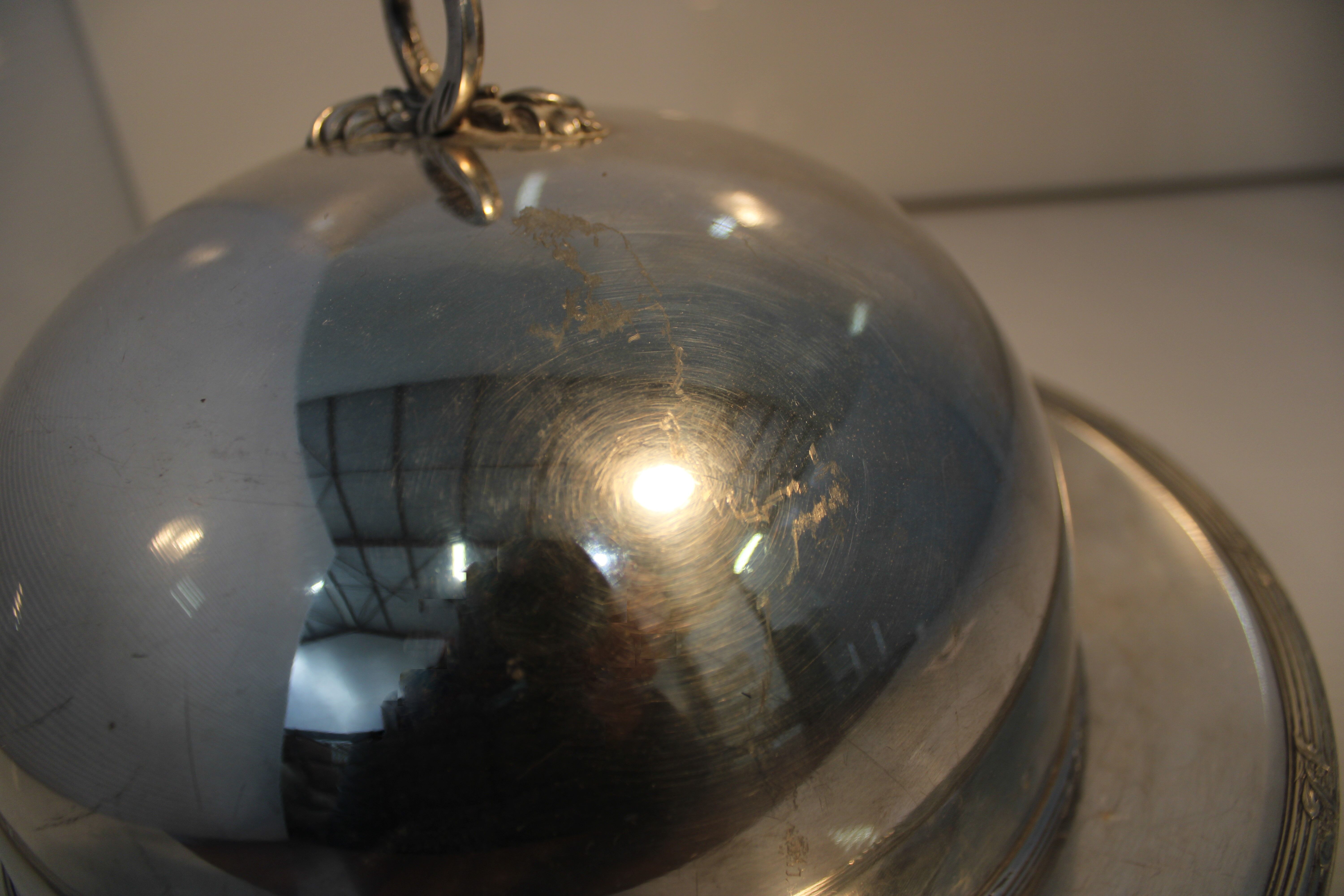 Silver metal bell dish "europ felix"