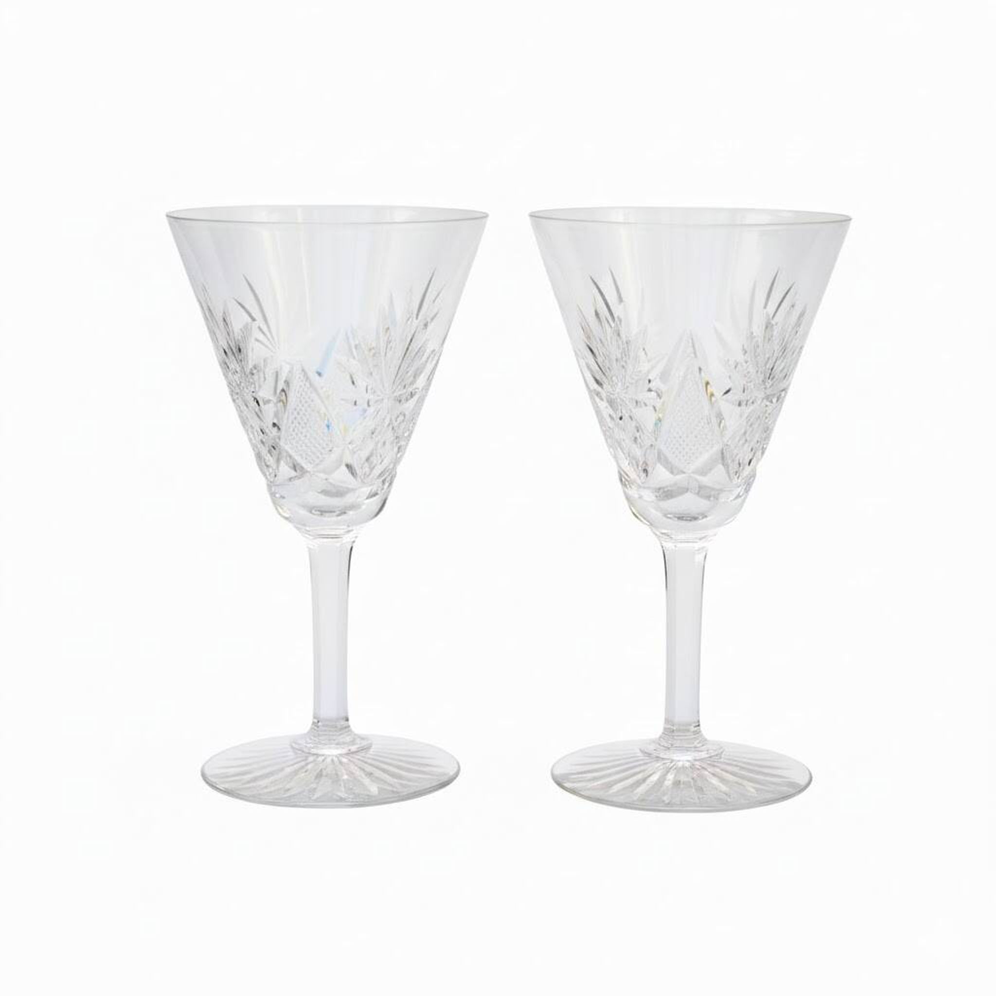 Deux élégants verres à vin en cristal