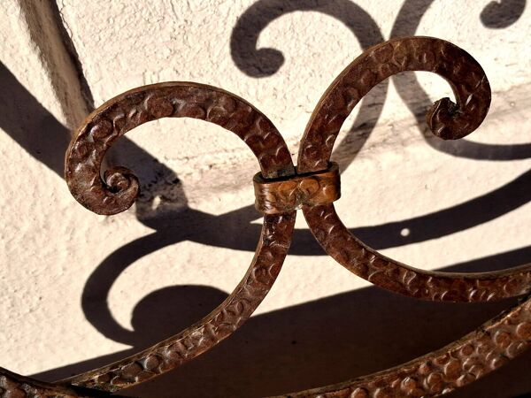 Porte manteau mural, forme de lyre, fer forgé,  style art déco