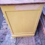 Buffet de campagne jaune citron