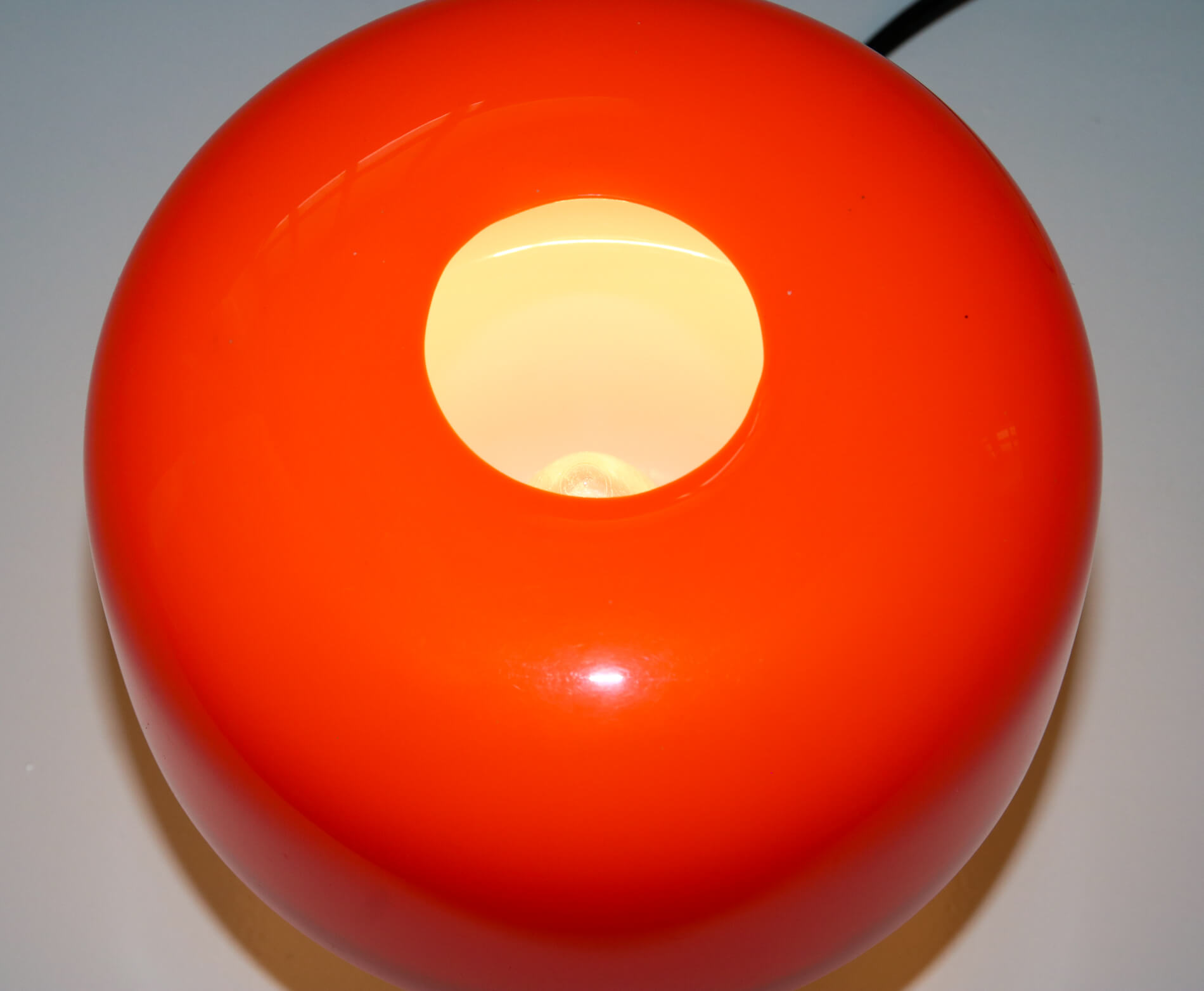 Vintage space age red table lamp from Luigi Massoni for Guzzini, 1970s