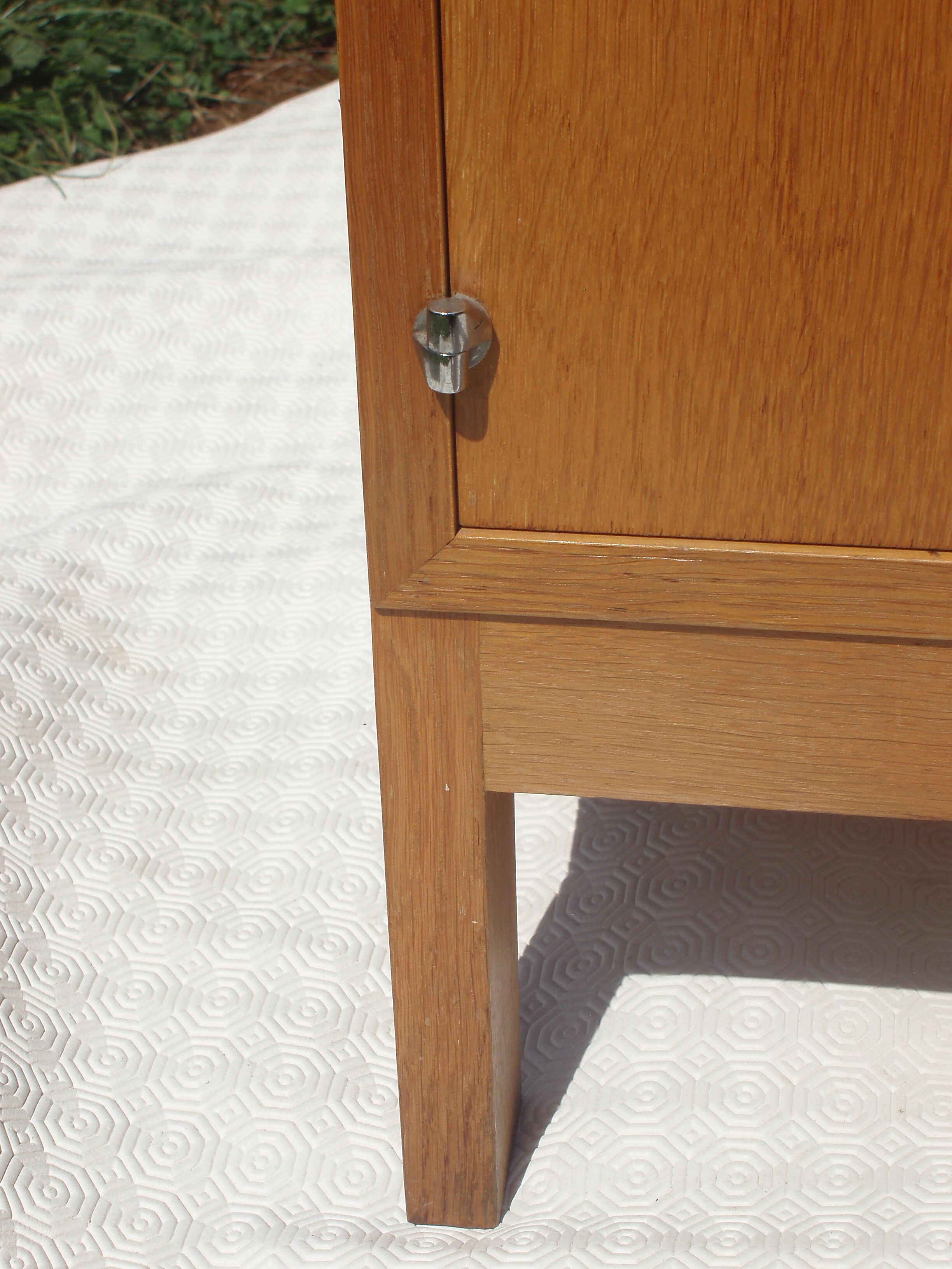 Oak chest of drawers