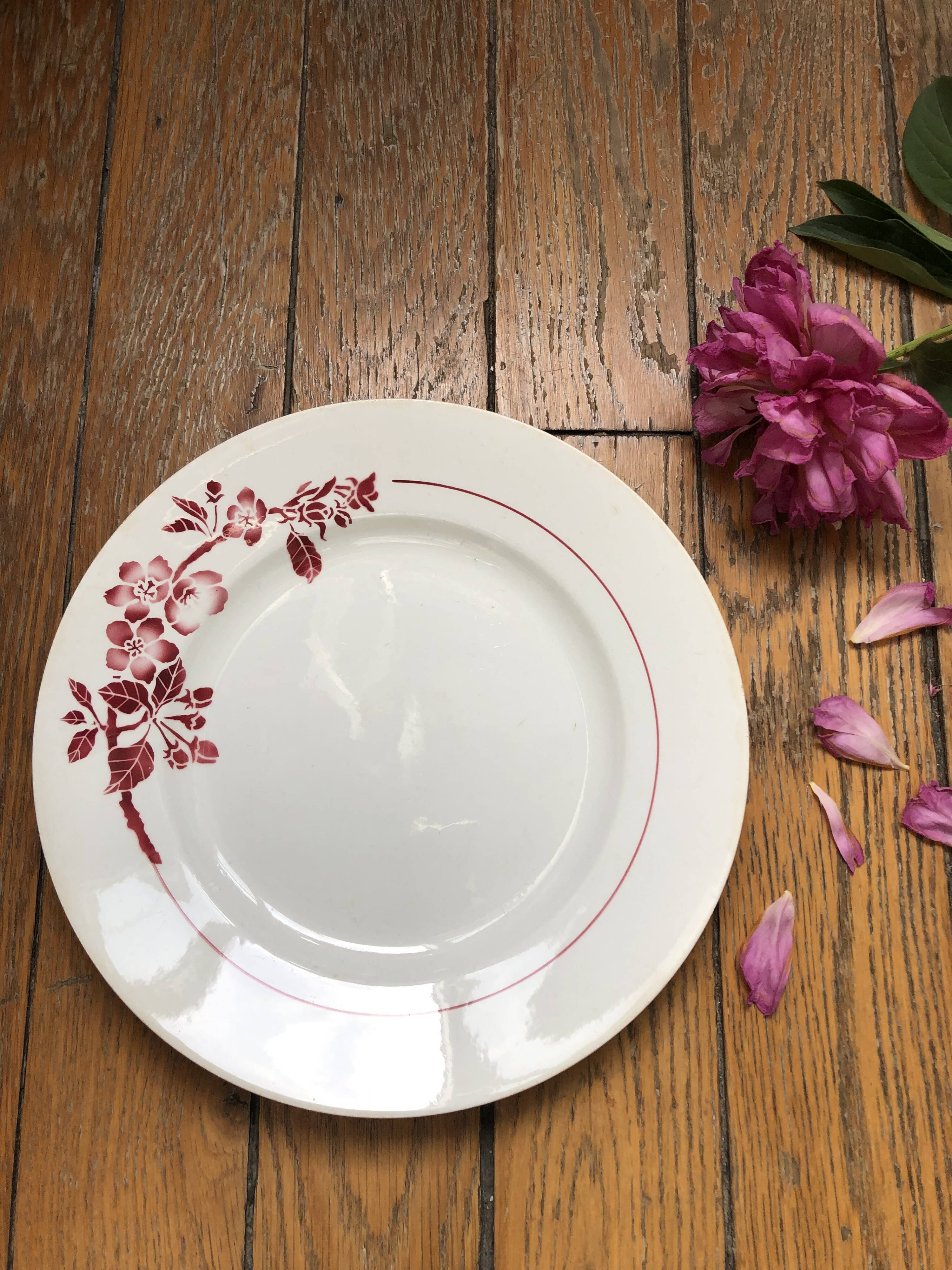 Vintage 30's serving dish stencil décor