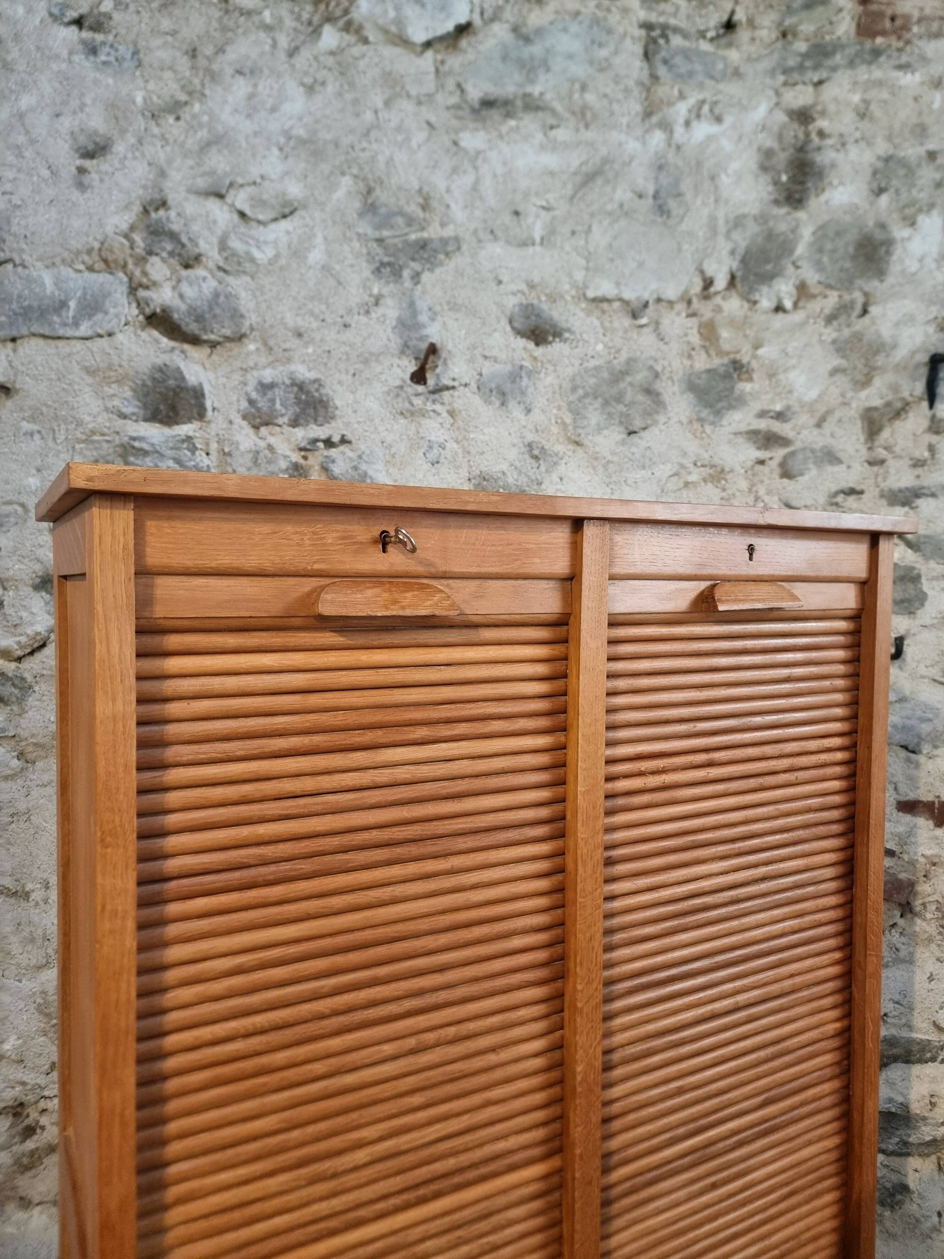 Armoire à rideaux vintage en chêne français – années 1960 – rangement de bureau avec étagères réglables