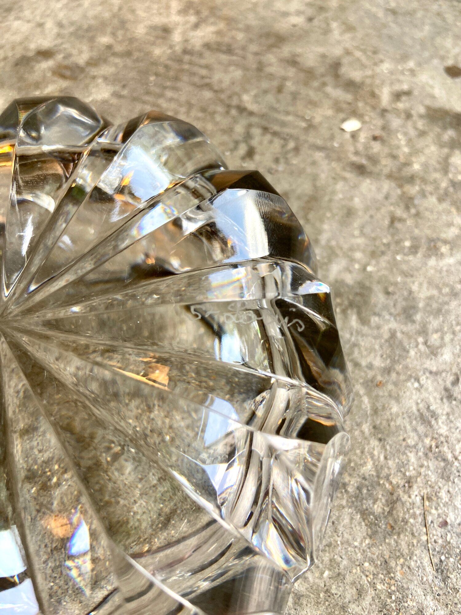 Saint Louis ashtray in chiseled crystal