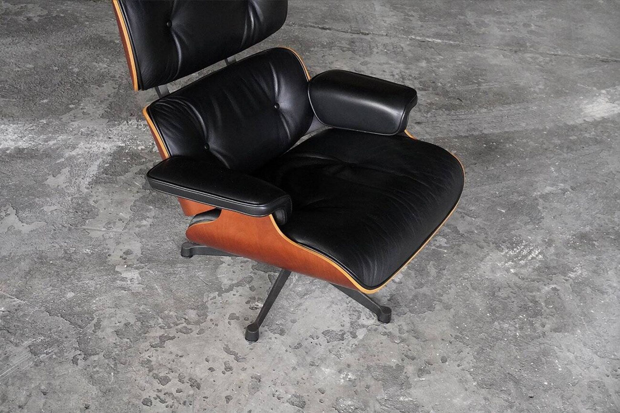 Fauteuil Lounge par Ray & Charles Eames pour Vitra, années 2000.