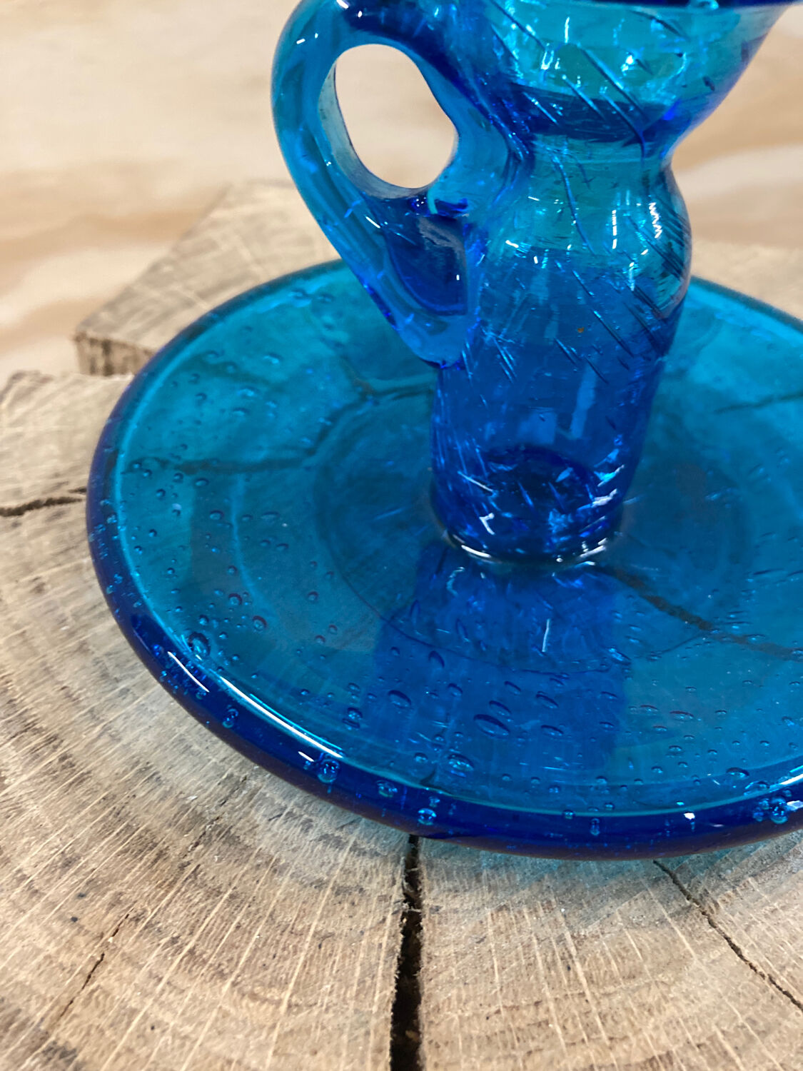Bougeoir en verre soufflé bleu style Biot
