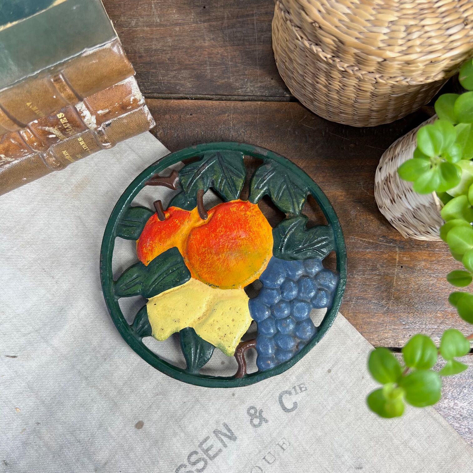 Coloured round cast iron trivia