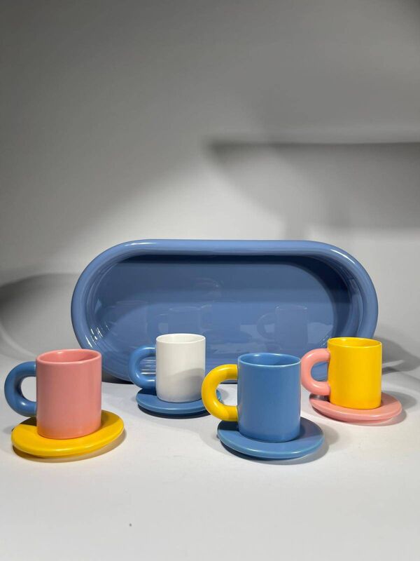 Axel Chay plateau bleu, tasses et sous tasses