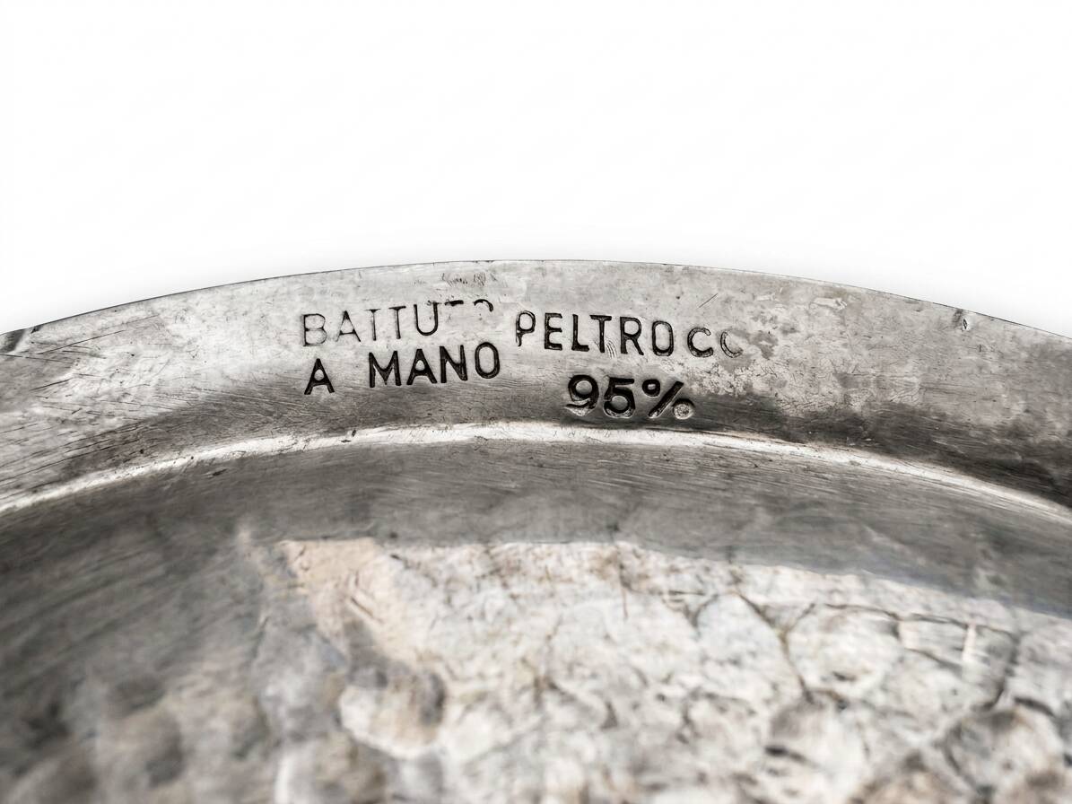 Tray in 95% pewter, hand-hammered, Italian production from the 1960s.