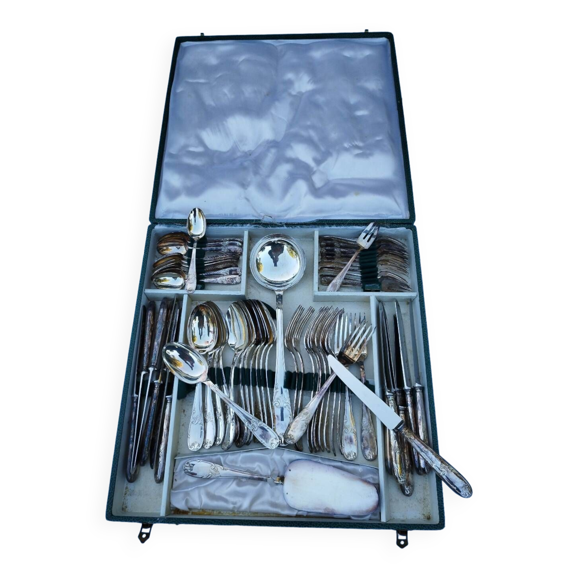Complete cutlery in silver metal 62 pieces 12 place settings