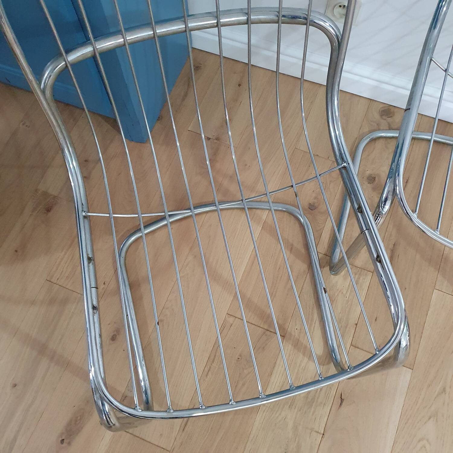 4 chrome metal chairs