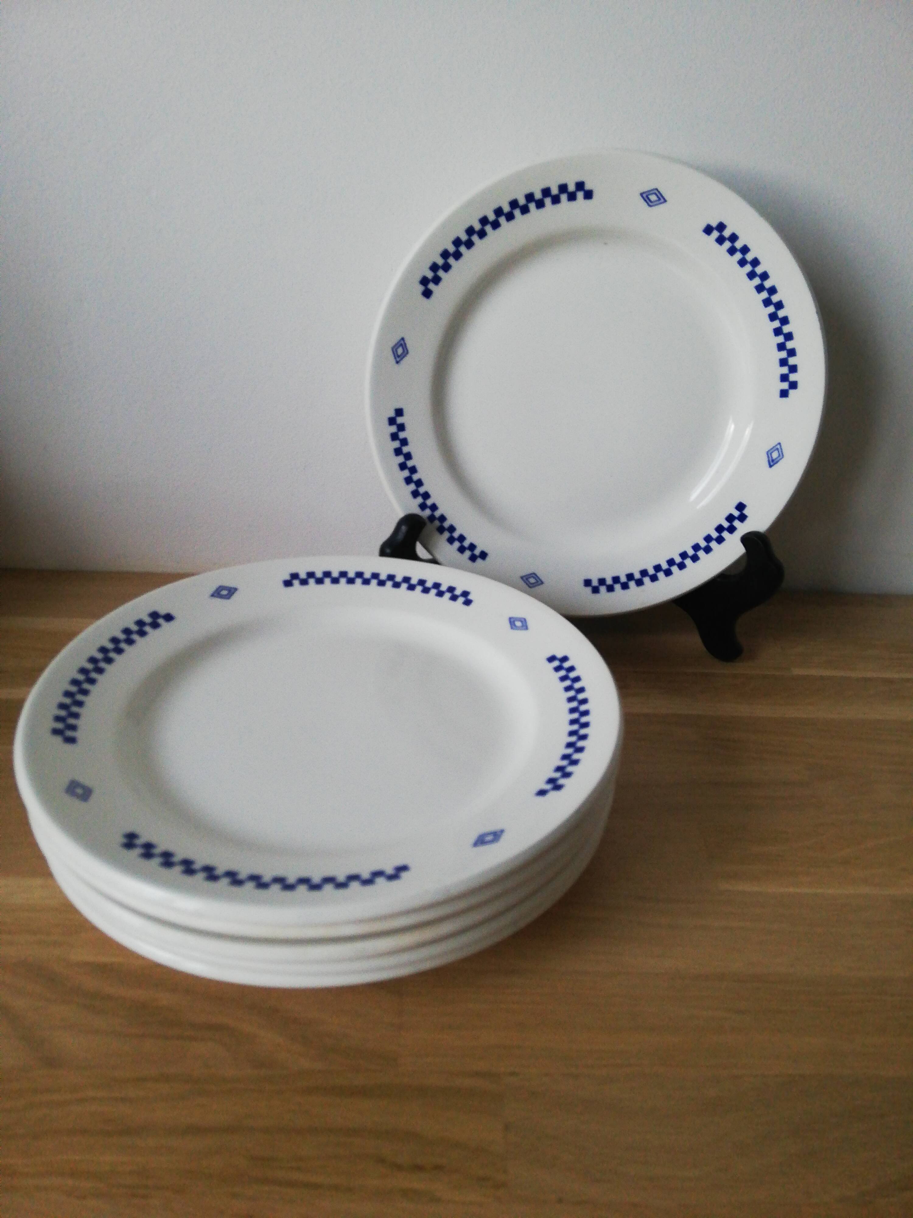 6 assiettes à dessert