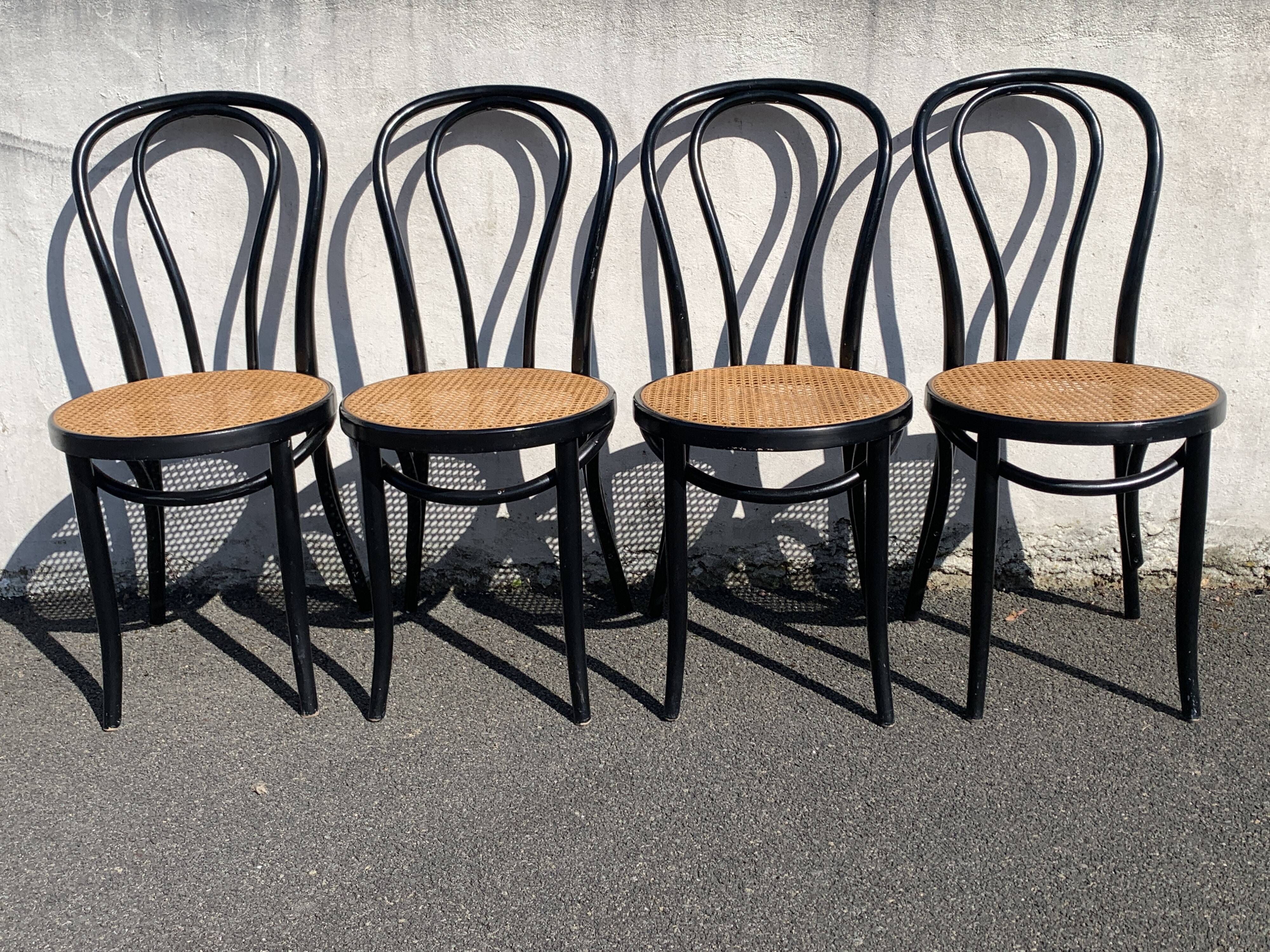 4 chaises bistrot cannées Thonet ZPM Radomsko en bois courbé