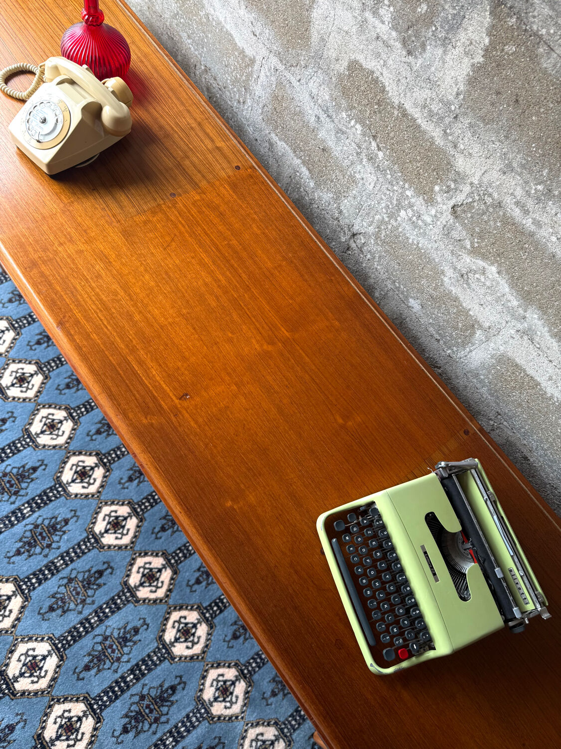 Scandinavian low sideboard in teak, 1970.