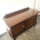 Enfilade en bois foncé et finitions laiton pieds compas