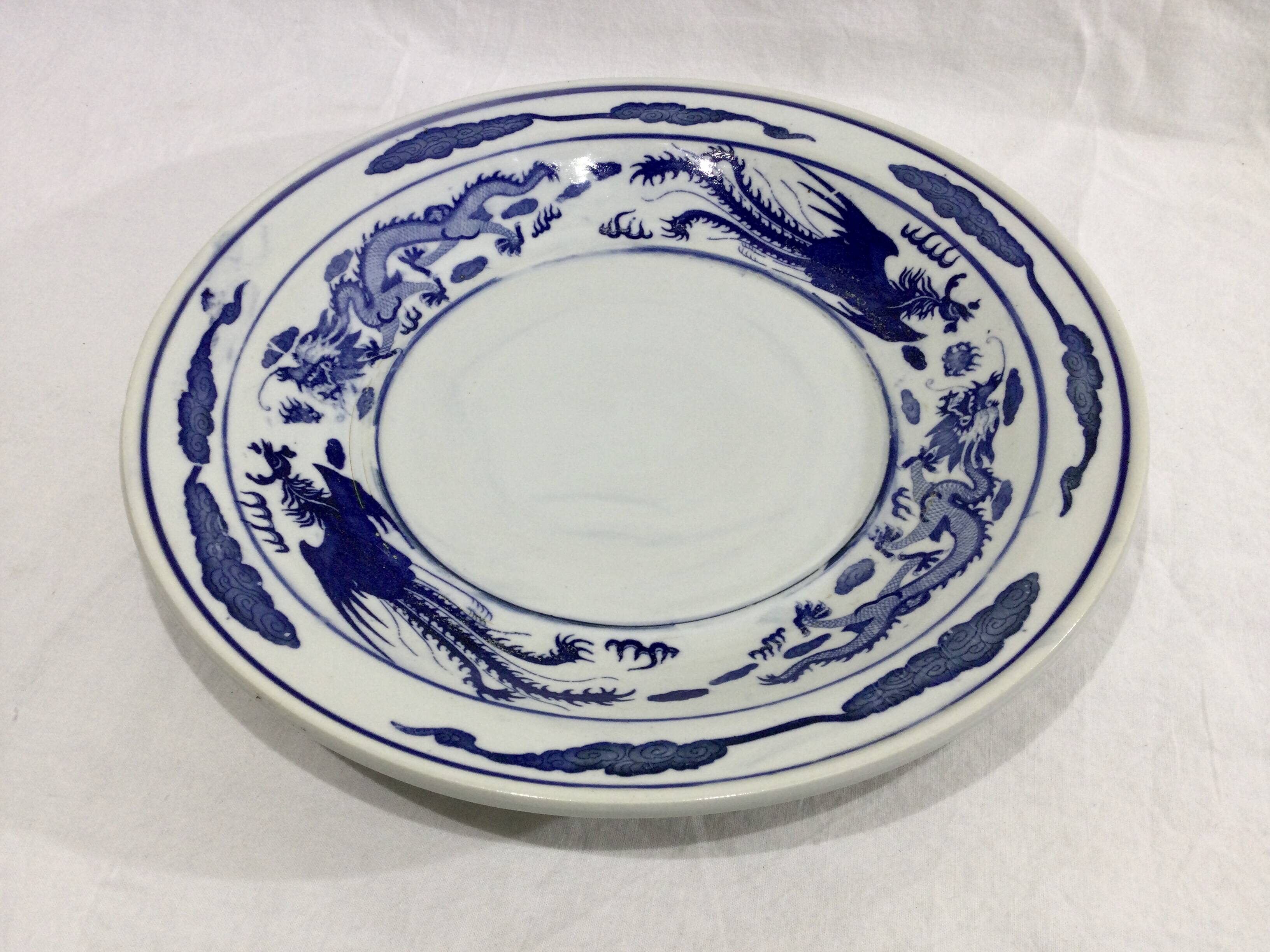 Large Chinese porcelain dish