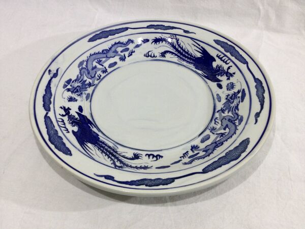 Grand plat en porcelaine de Chine