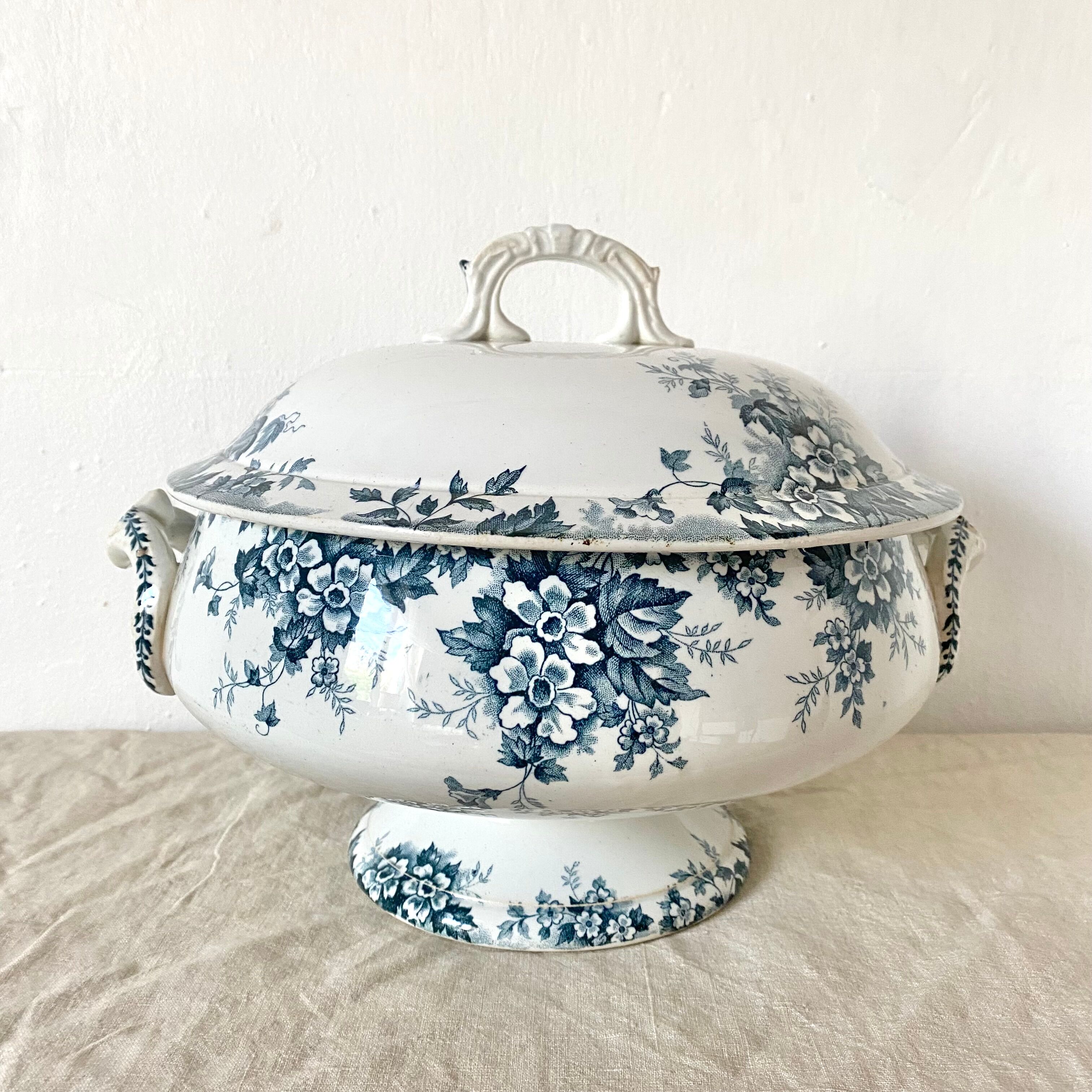 Old soup tureen Saint Amand