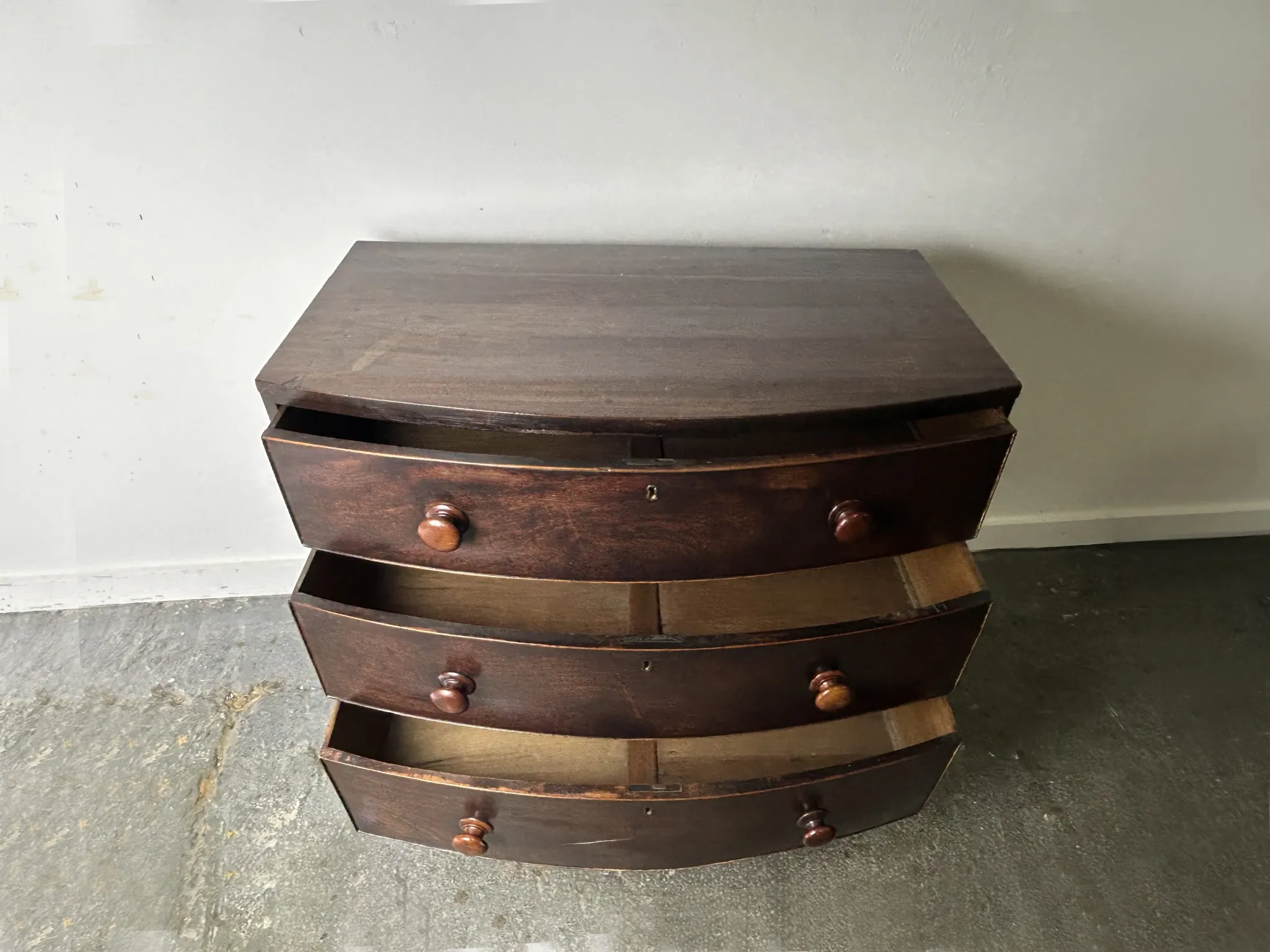 Antique Mahogany Bow Front Chest of 3 Drawers Georgian c1800-1830 Splay Fee