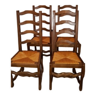 Chairs with straw seat