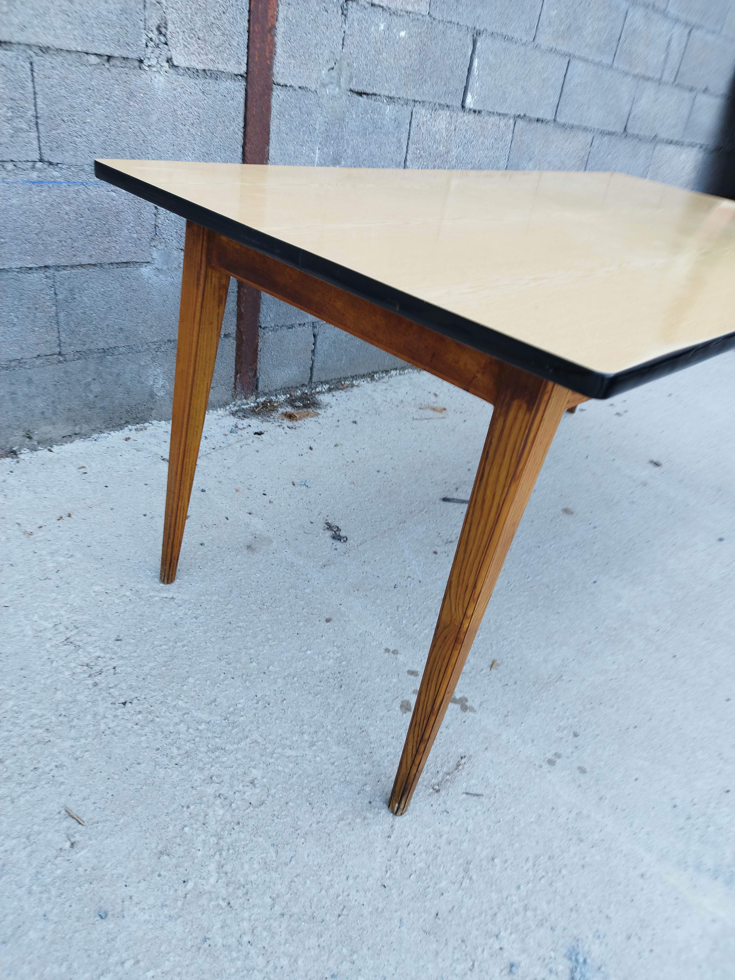 Large table with oak spindle top formica year 50