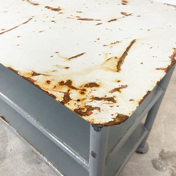 Table de travail industrielle à trois niveaux en métal