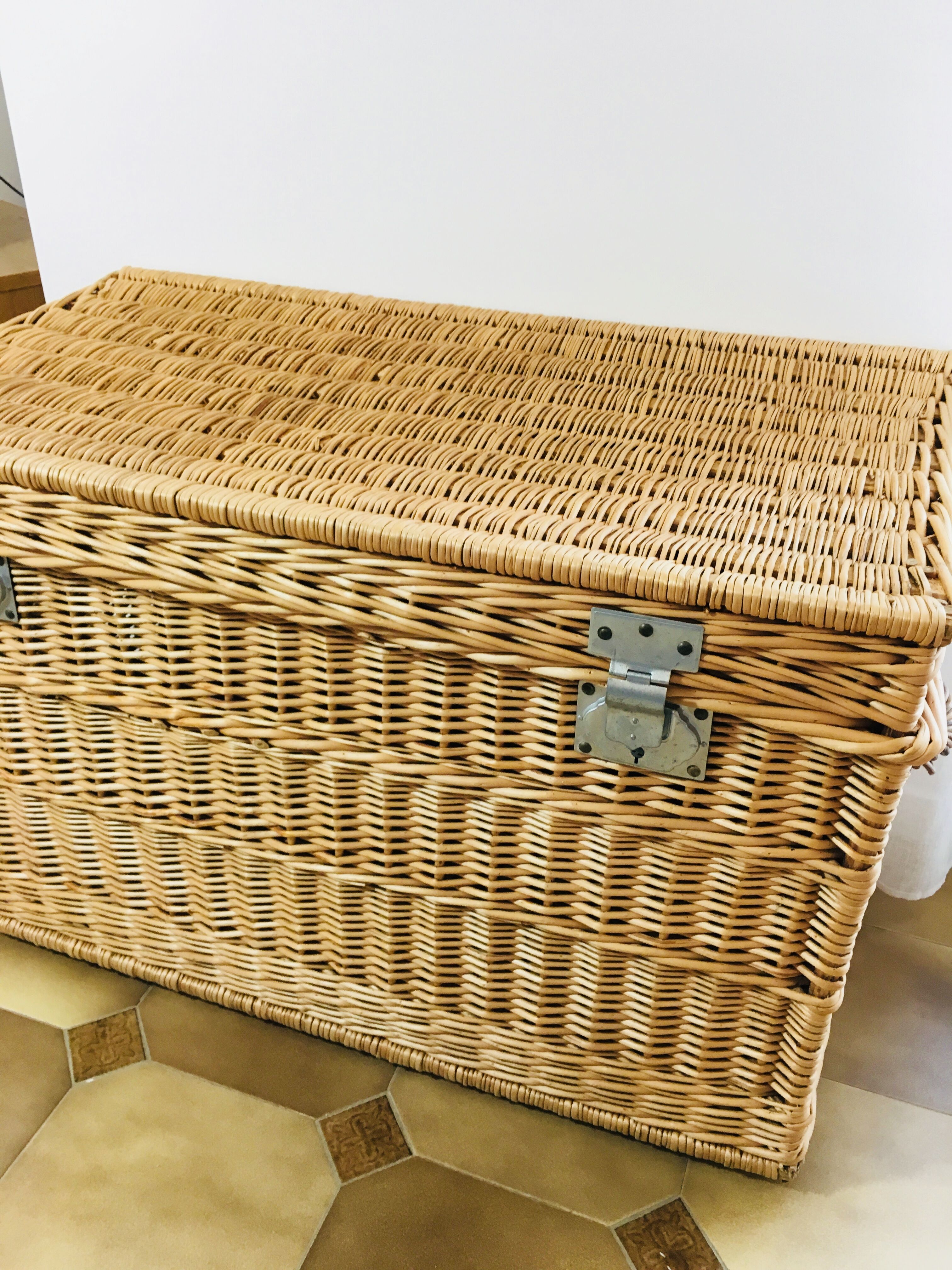 Wicker trunk