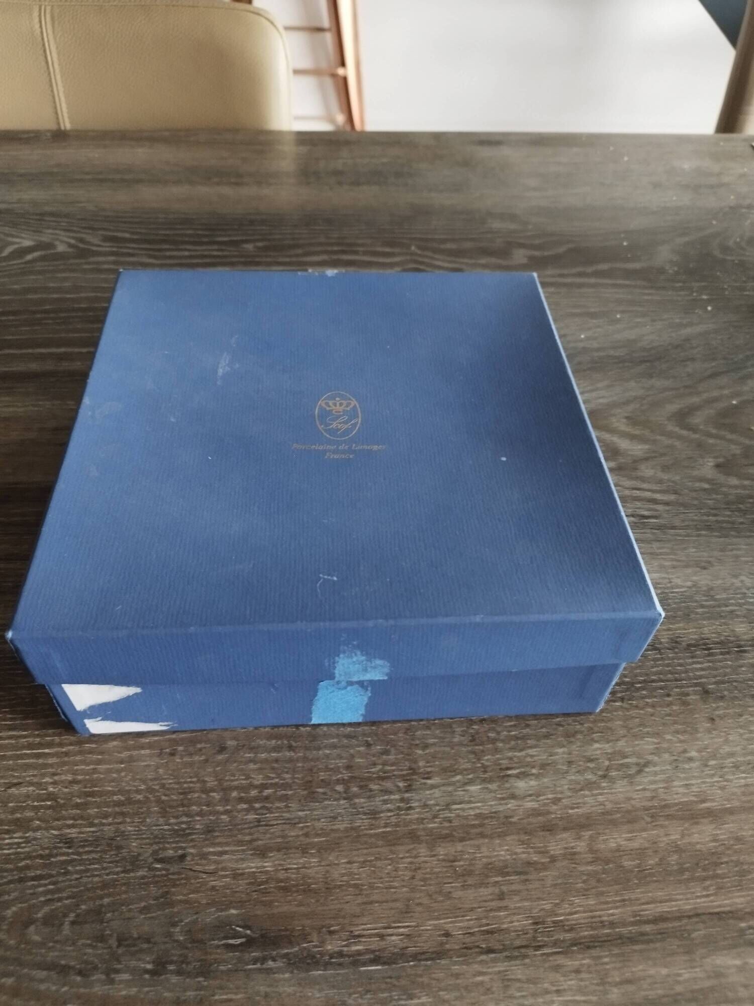 Box of 6 plates in its Scof box.