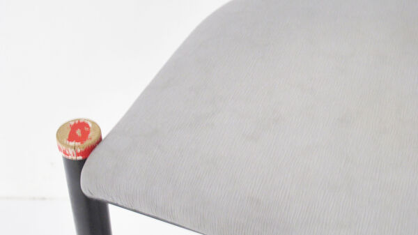 Chaise chevalet post moderne