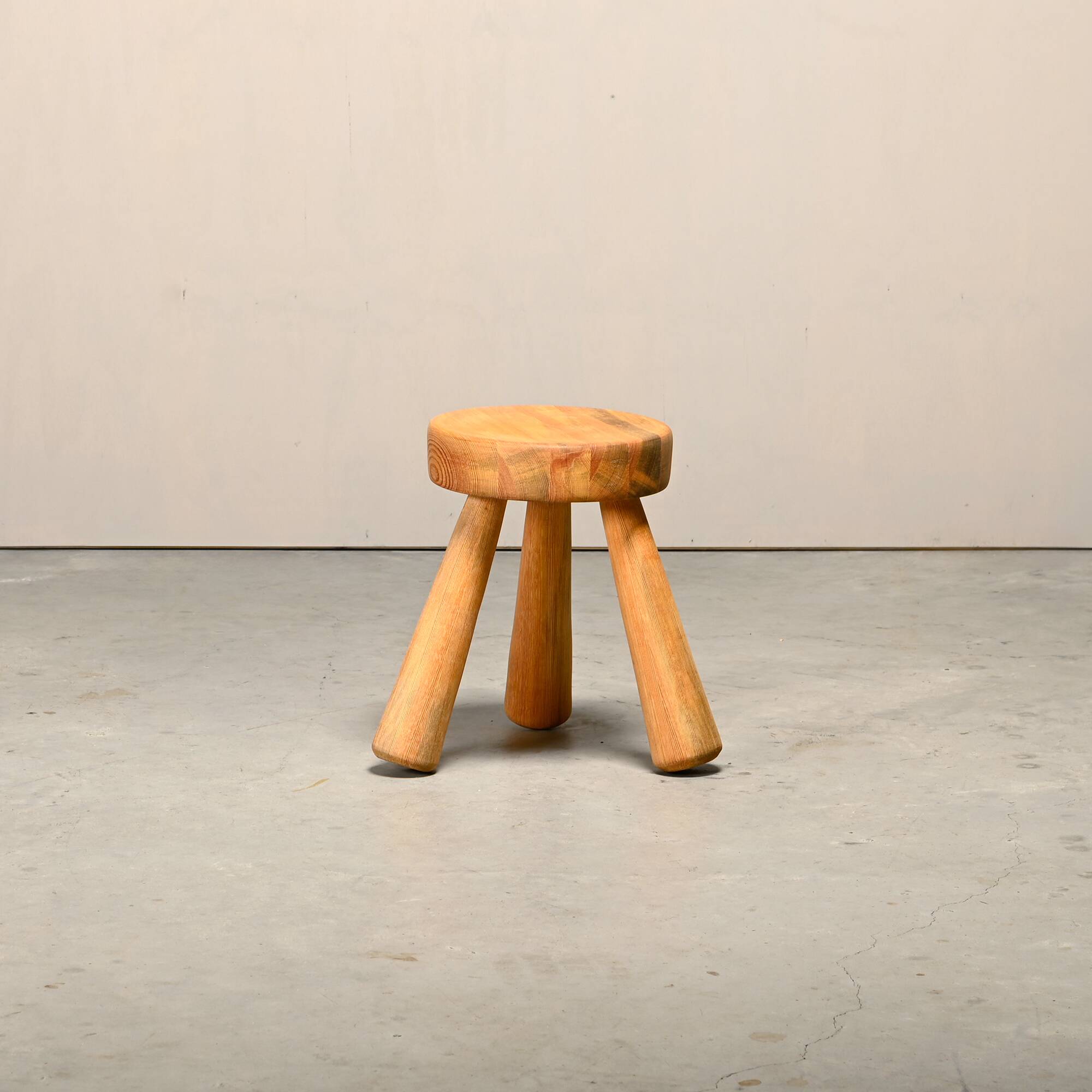 Ingvar Hildingsson Scandinavian solid Pine tripod Stool, Sweden 1970s