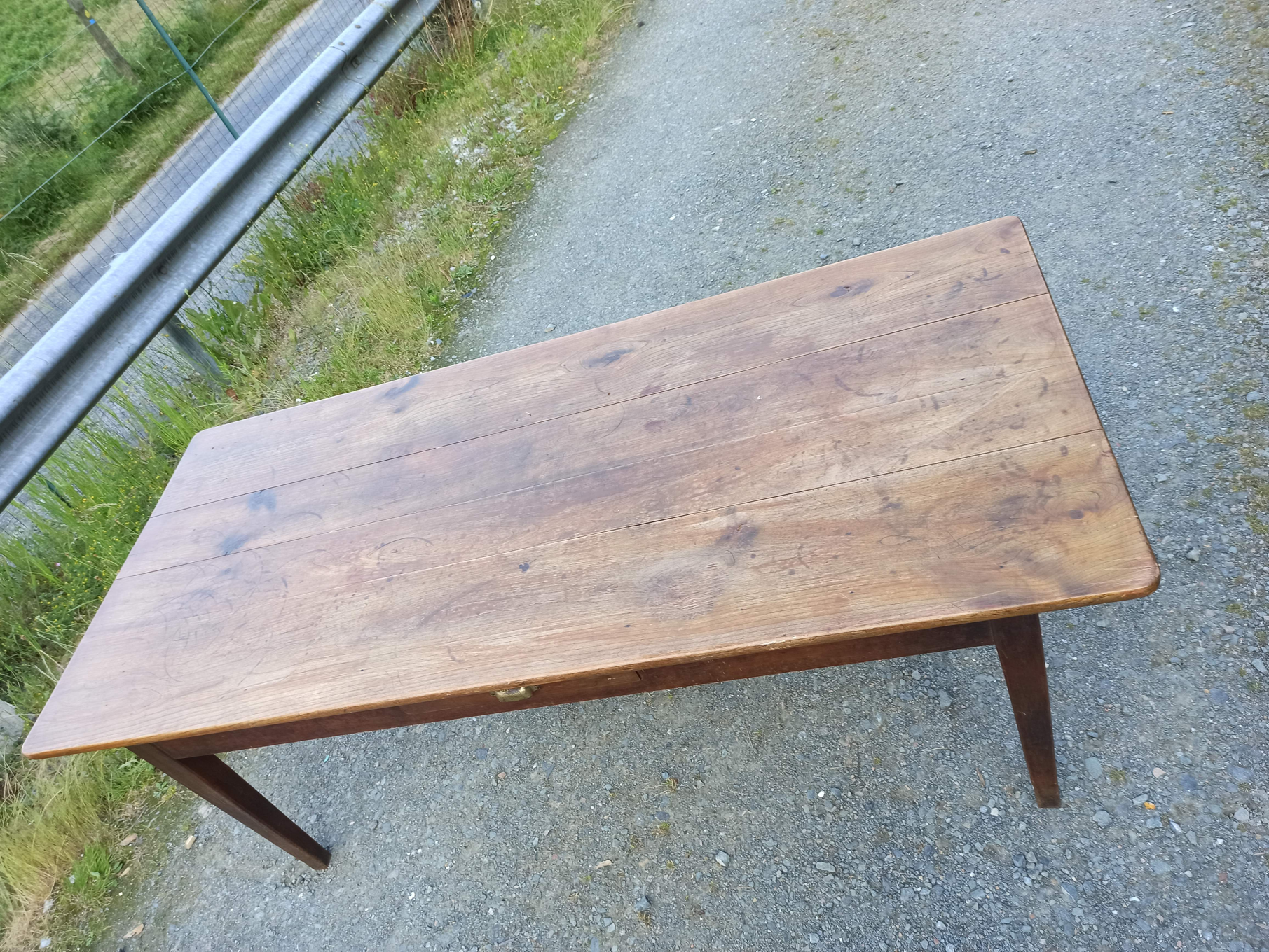 Limousin limousine farm table