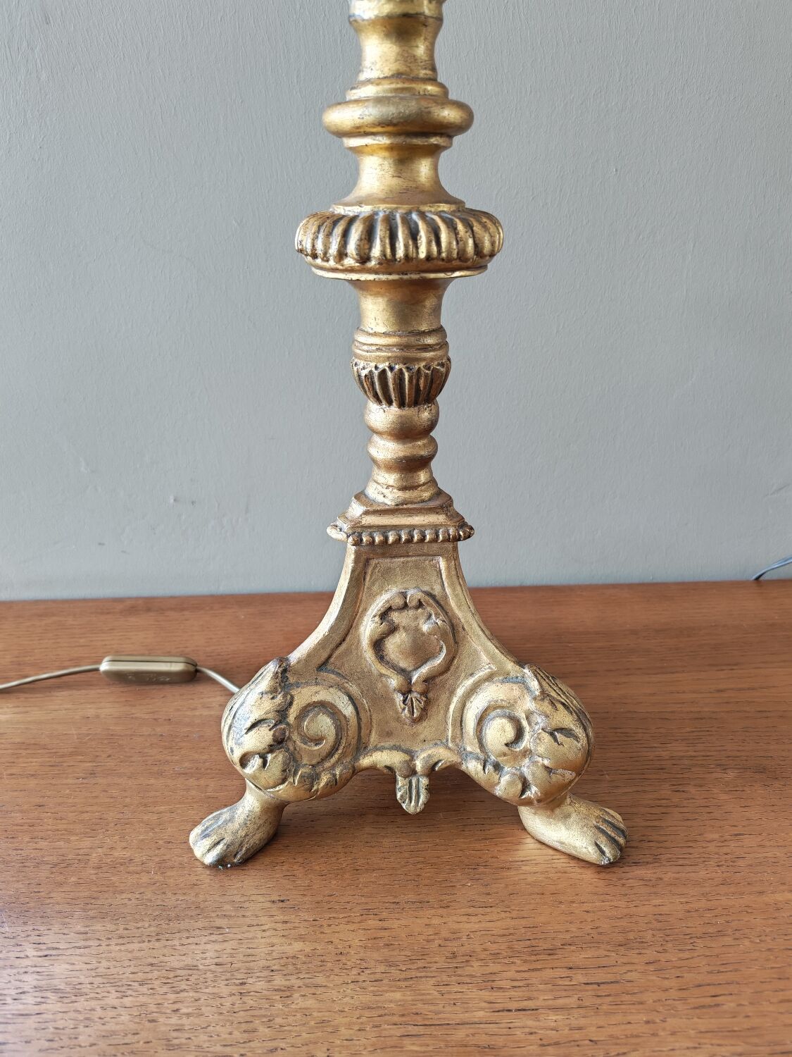 Golden wooden lamp base