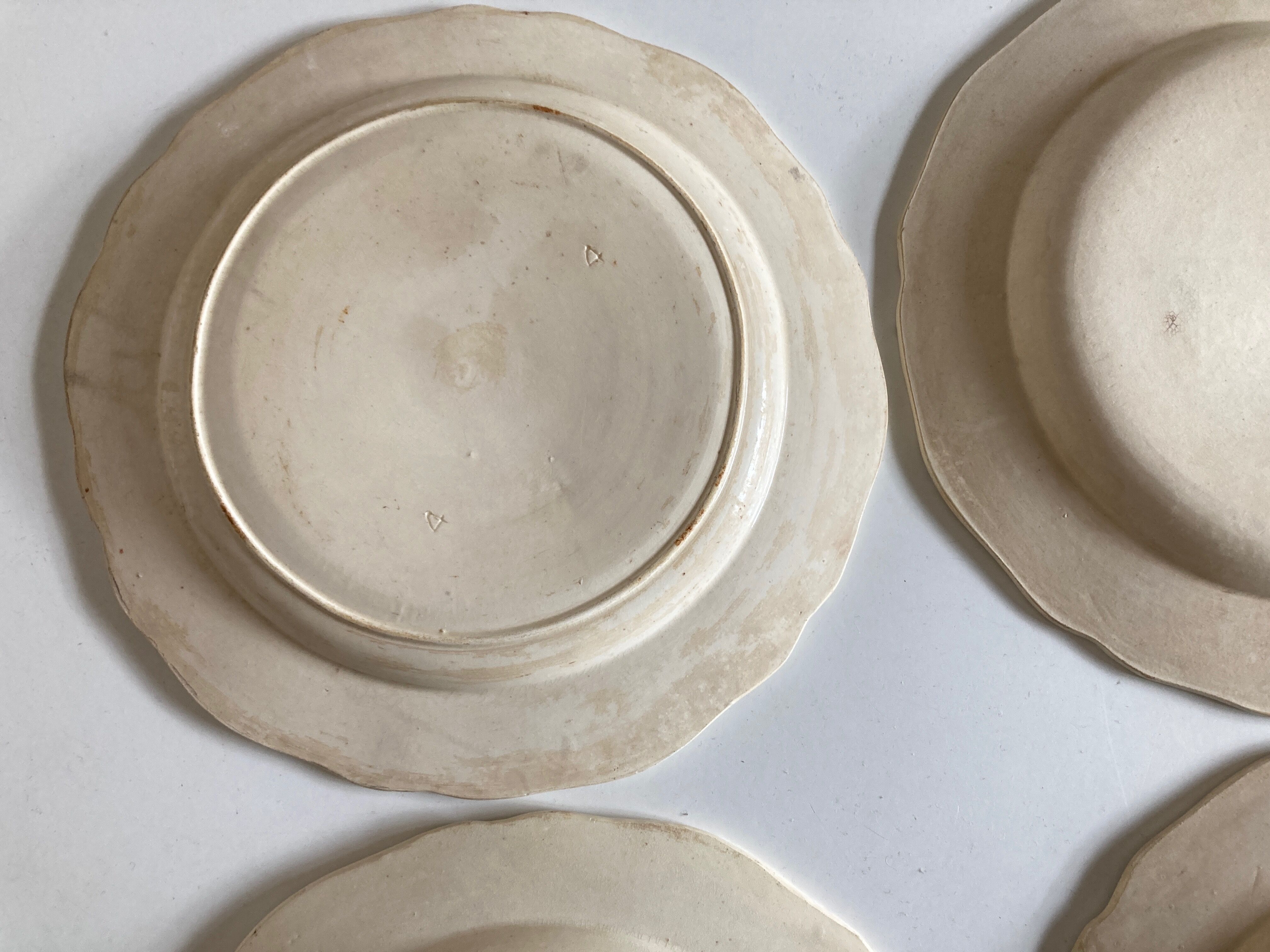Set de 4 assiettes 18e à godrons en faience fine