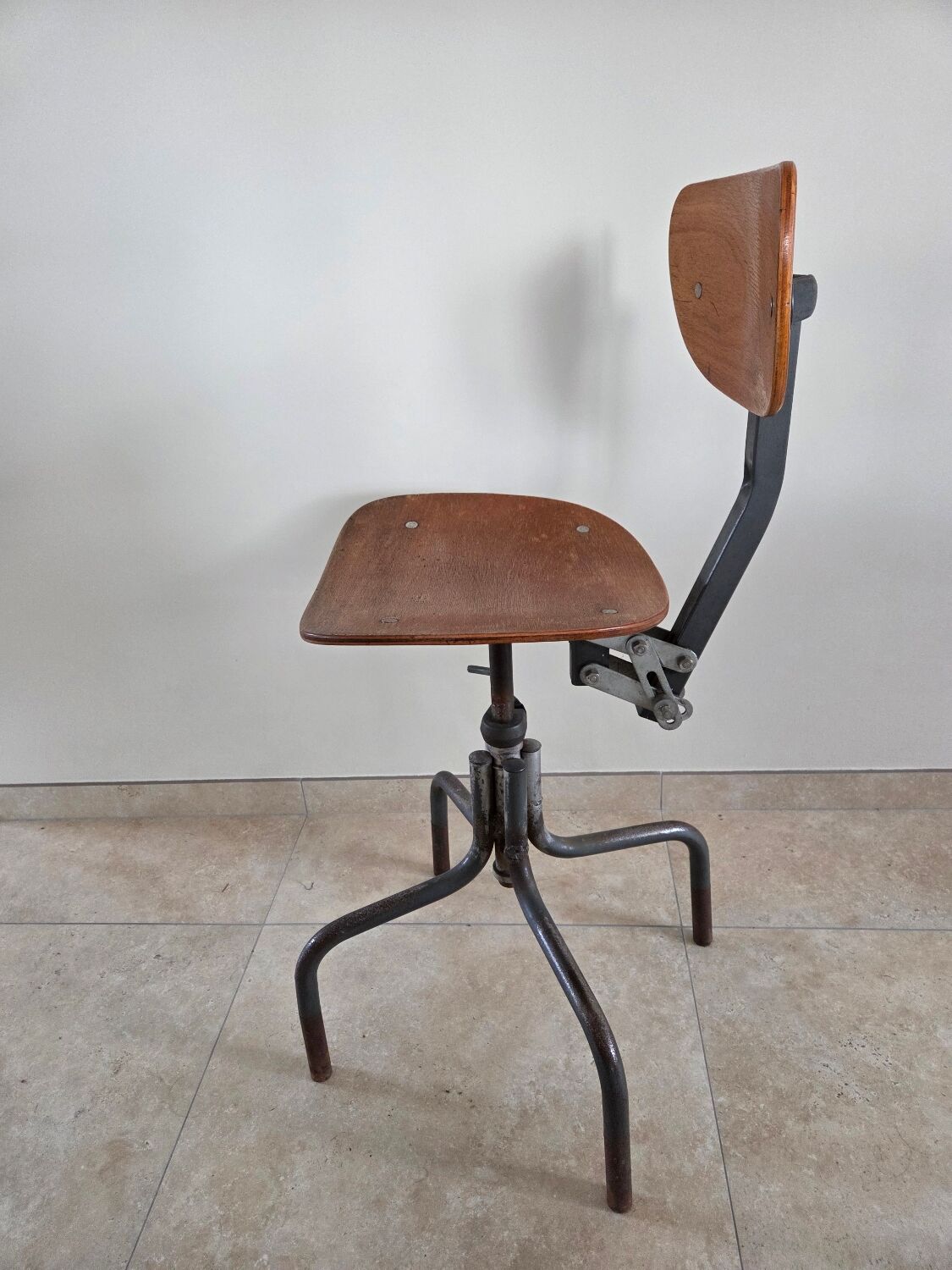 Chaise d'atelier dites d'architecte