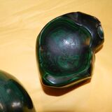 Egg and its malachite support
