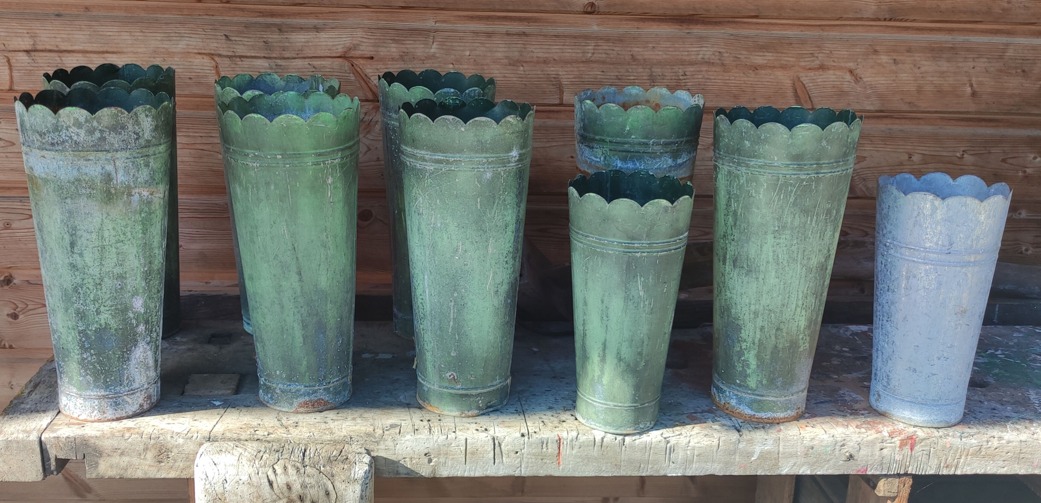 Lot 10 anciens pots de fleuriste en zinc