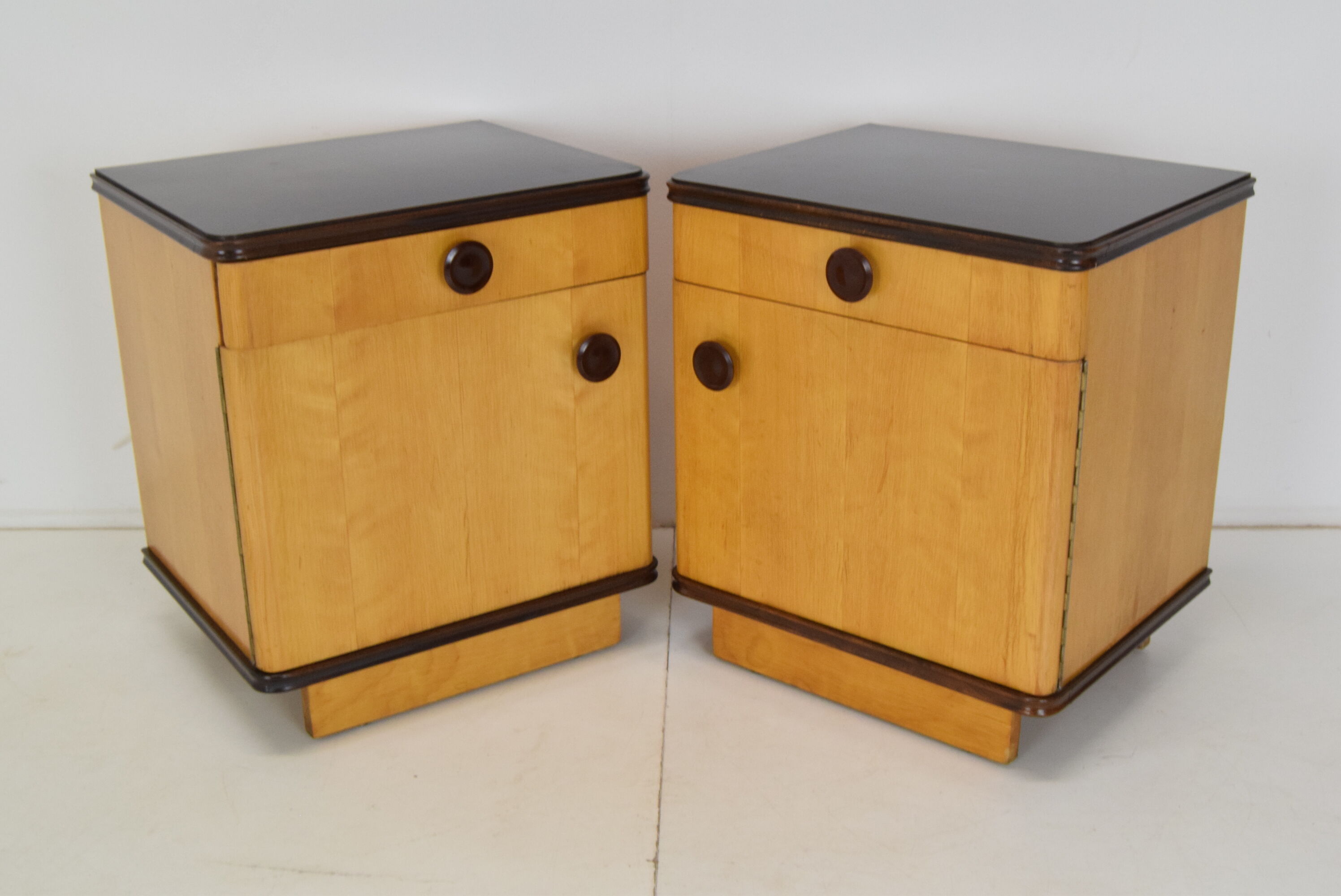 Paire de tables de chevet du milieu du siècle, années 1960