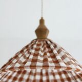 Suspension plissée "Olga" tissu à carreaux terra et finition bois tourné