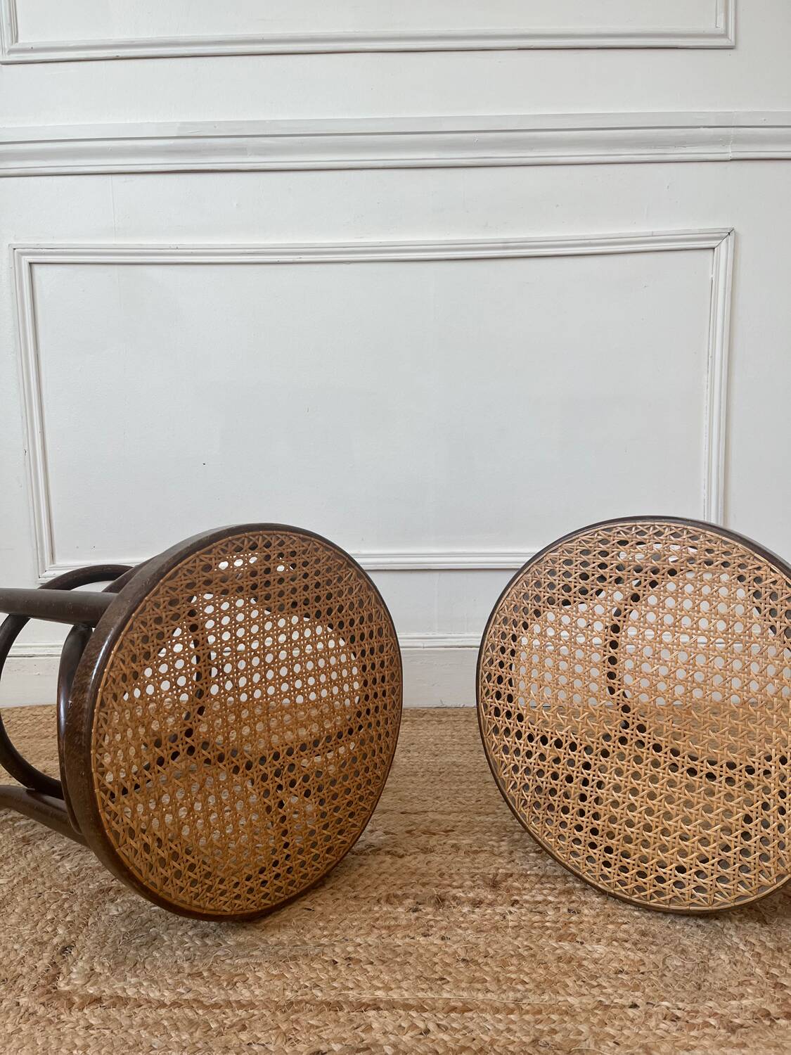 Paire de tabourets viennois bois courbe et cannage années 50