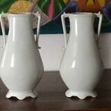 Paire de vases à fleurs en porcelaine blanche