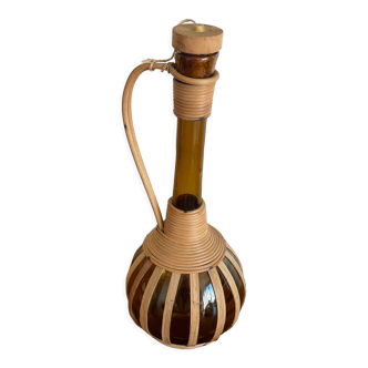 Carafe bouteille ambrée en rotin