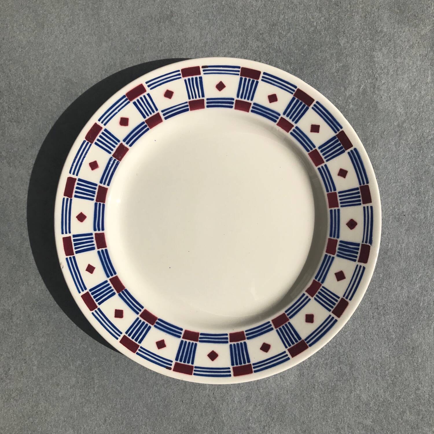 2 dessert plates